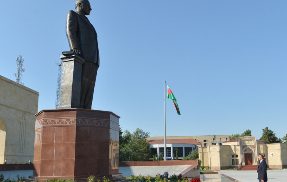 Le président Ilham Aliyev est arrivé en visite à Chirvan