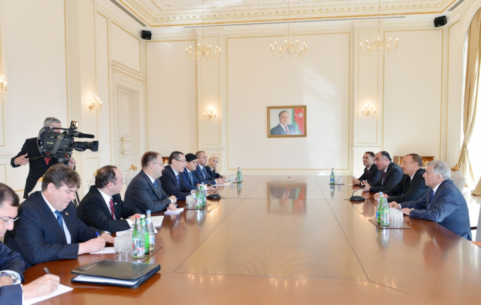 Le Président de l’Azerbaïdjan M. Ilham Aliyev a reçu la délégation dirigée par le premier ministre roumain