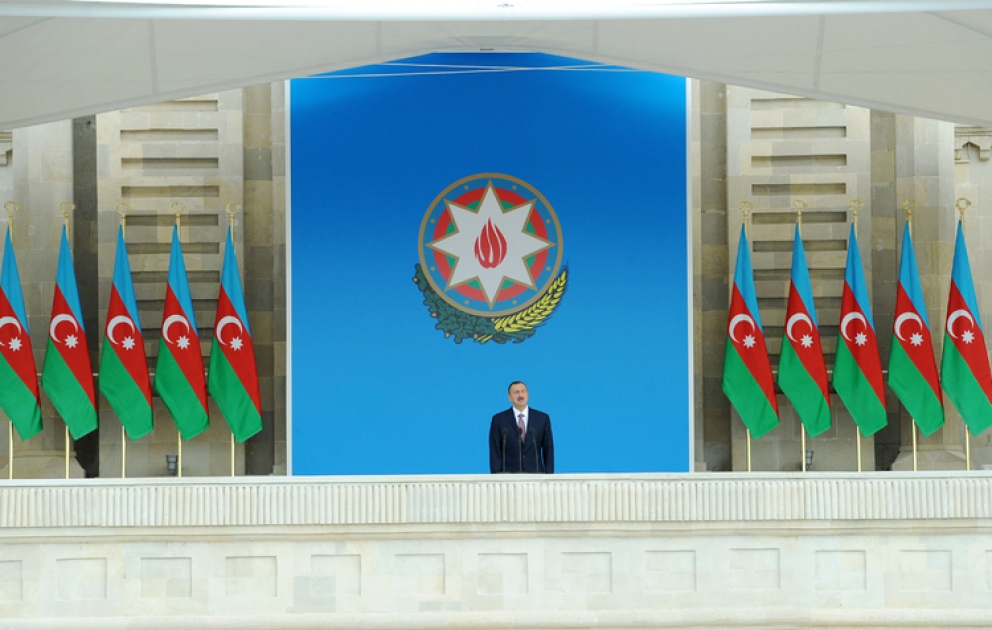 Un défilé militaire solennel s’est déroulé à l’occasion du 95e anniversaire des forces armées azerbaïdjanaises à Bakou