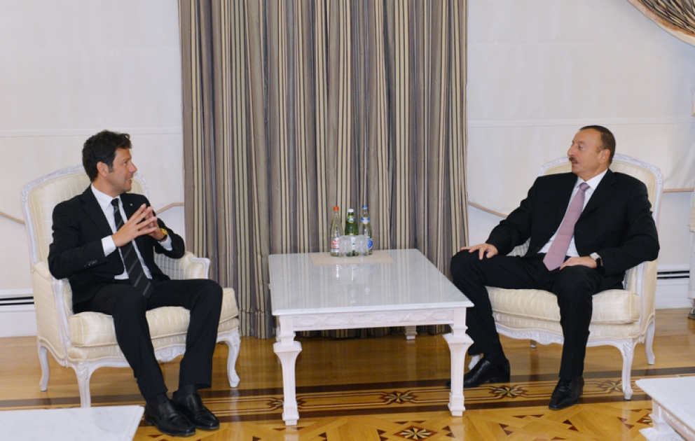 Le président Ilham Aliyev a reçu l’ambassadeur italien en Azerbaïdjan à l’occasion de l’achèvement de sa mission diplomatique