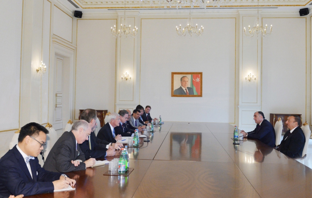 Le président azerbaïdjanais Ilham Aliyev a reçu la délégation dirigée par le sénateur américain, le membre du Comité des forces armées du Sénat des Etats-Unis