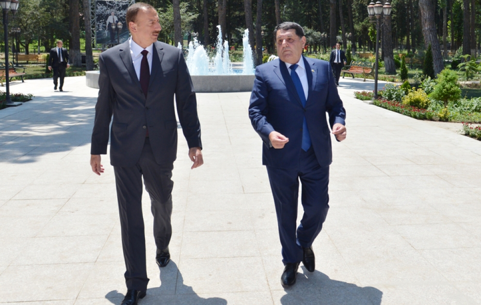 Le président Ilham Aliyev a visité le parc de culture et de loisirs de la ville de Govlar suite aux travaux de reconstruction