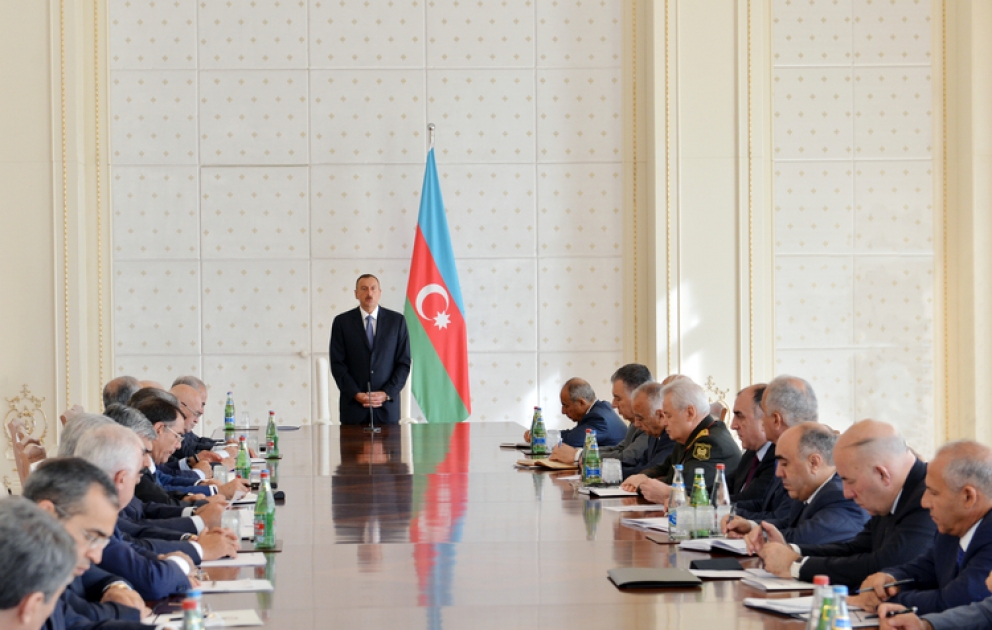La réunion du Conseil des Ministres consacrée au bilan du développement social et économique du premier semestre de 2013 et aux tâches à réaliser s’est tenue sous la présidence de M. Ilham Ali