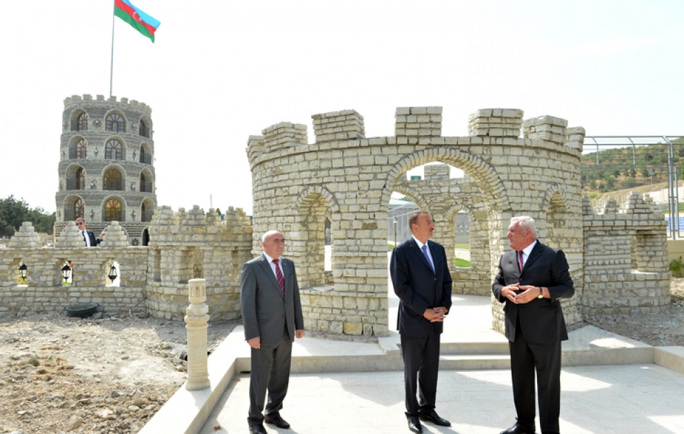Le président Ilham Aliyev a visité la Place de Drapeau à Chabran