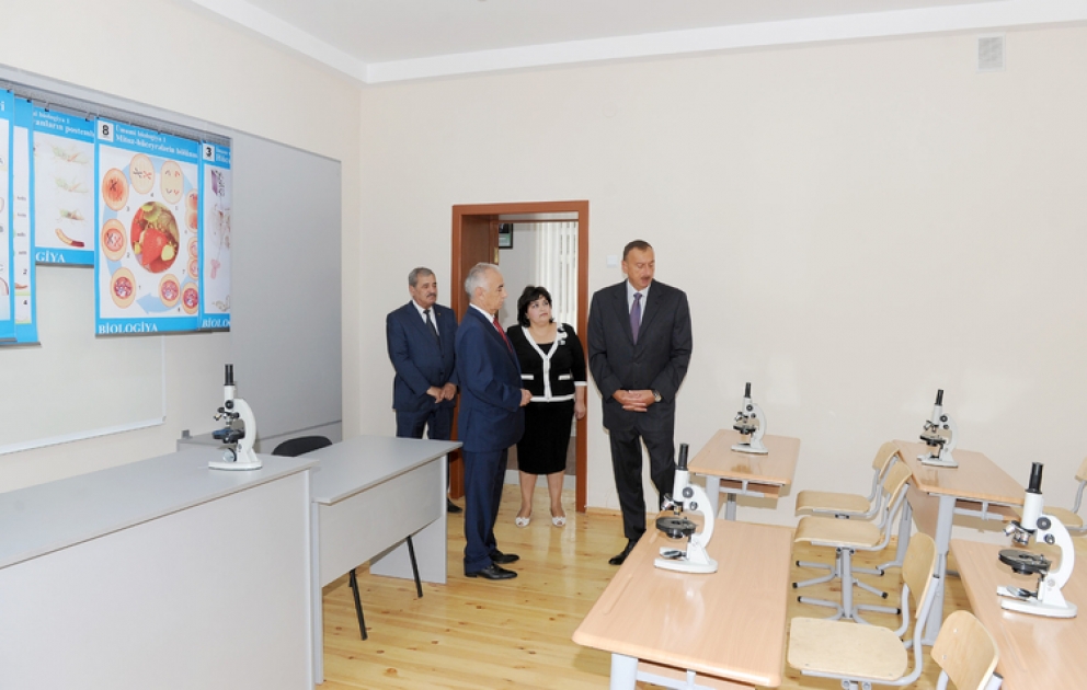 Le président Ilham Aliyev s’est familiarisé avec les travaux de réparation et de reconstruction en cours à l’école secondaire №31 dans l’arrondissement Yassamal