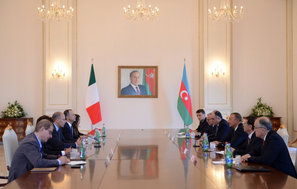 Le président azerbaïdjanais Ilham Aliyev et le président du Conseil des ministres italien Enrico Letta ont poursuivi leur entretien avec la participation des délégations