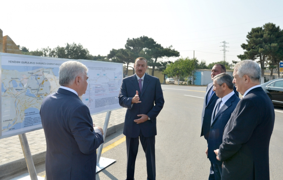Le président Ilham Aliyev s’est familiarisé avec les travaux de reconstruction en cours dans la partie de Zabrat-Bouzovna de l’autoroute Sabountchou-Zabrat-Machtagha-Bouzovna