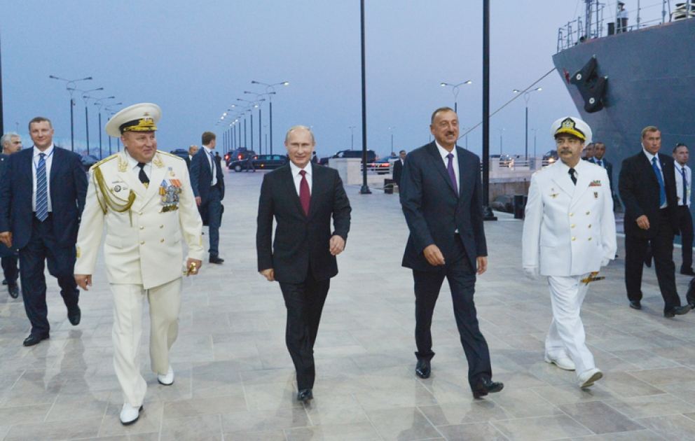 Les chefs d’Etat ont visité le navire lance-missiles «Daghestan» de la Flottille russe de la mer Caspienne et le navire de garde «Baki» de la Flotte de guerre azerbaïdjanaise