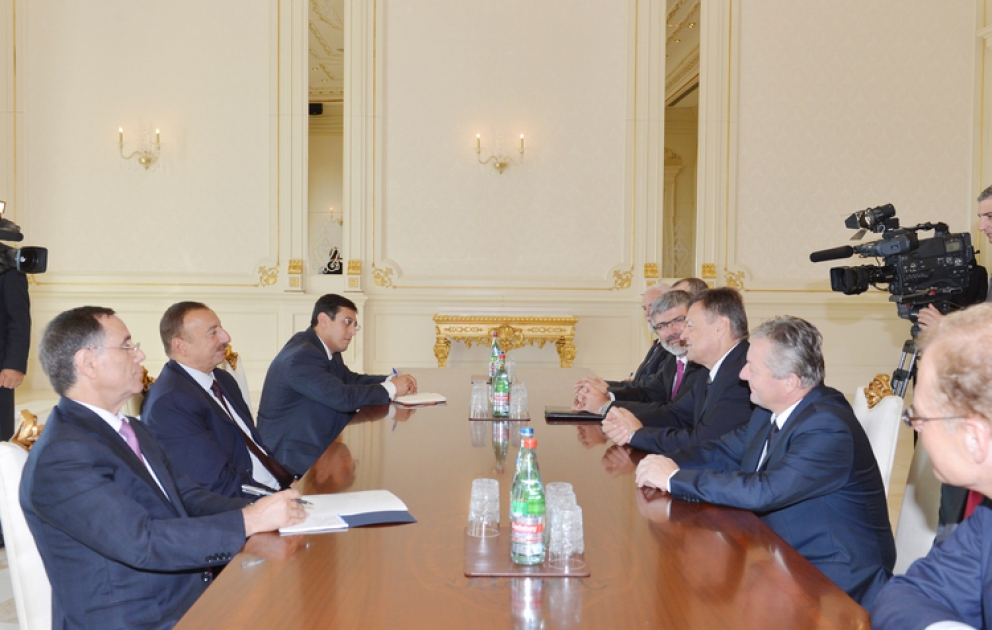 Le président azerbaïdjanais Ilham Aliyev a reçu une délégation slovène conduite par le maire de Ljubljana, composée des ministres de la Défense et du Développement économique et des Technologi