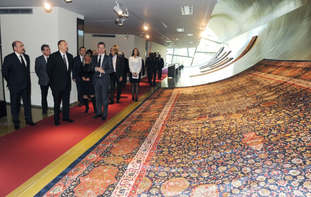 President Ilham Aliyev inspects arrangement of exhibitions at new building of Carpet Museum