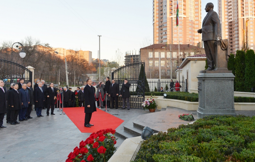 President Ilham Aliyev visits Heydar Aliyev Park in Kyiv