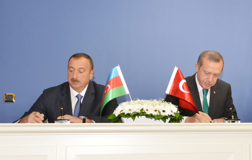 Azerbaijan, Turkey sign bilateral documents