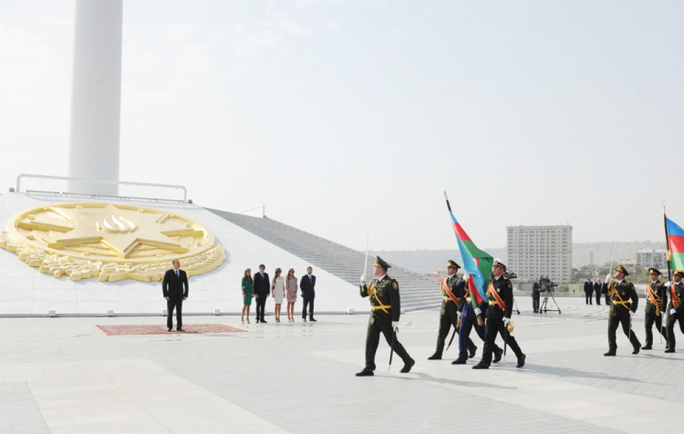 President Ilham Aliyev visits National Flag Square