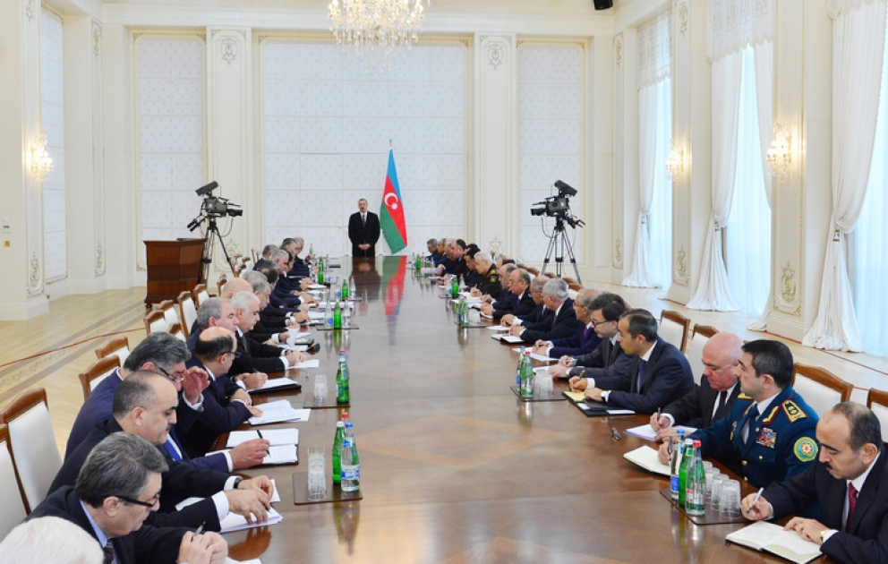 President Ilham Aliyev chairs Cabinet meeting on results of socio-economic development in 9 months of 2013 and outstanding tasks