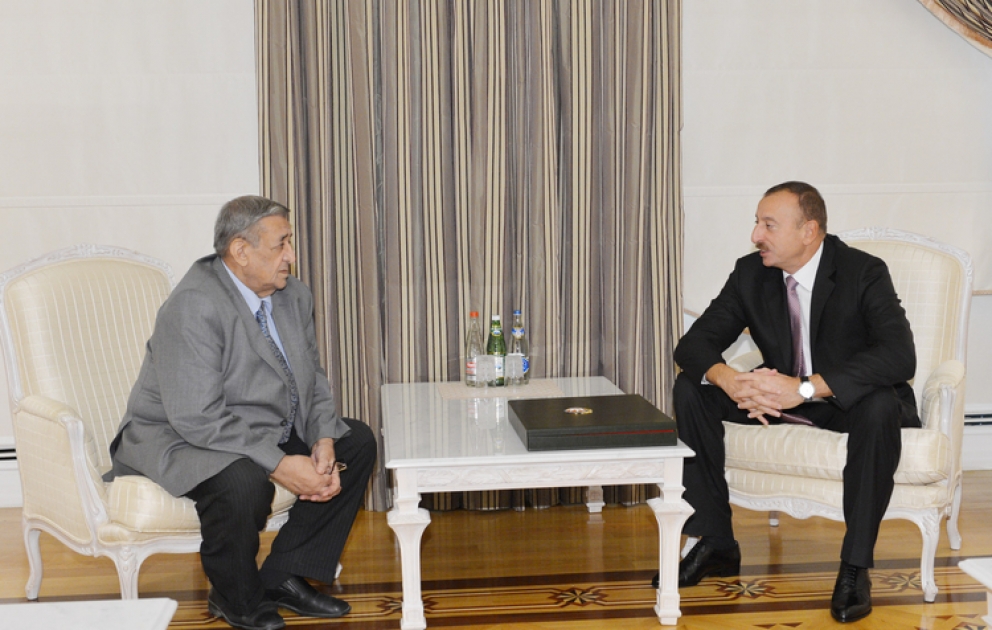 Remise de l’ordre «Heydar Aliyev» à Arif Malikov