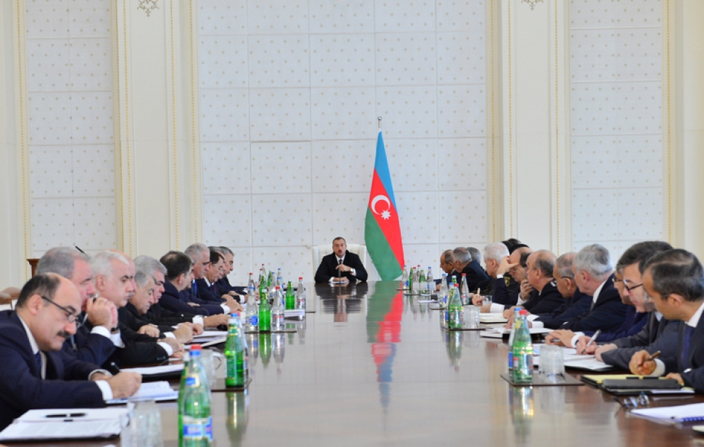 Le président azerbaïdjanais a tenu la réunion du Conseil des Ministres consacrée au bilan du développement social et économique des neuf premiers mois de 2013 et aux tâches à réaliser