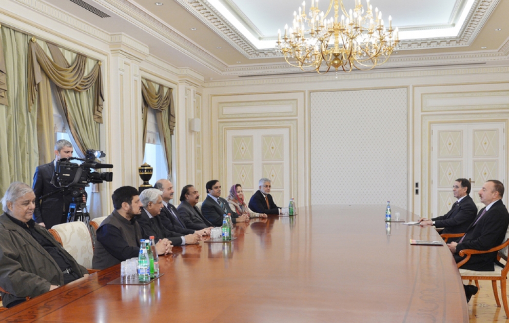 Le président Ilham Aliyev a reçu la délégation dirigée par le président par intérim du Sénat pakistanais