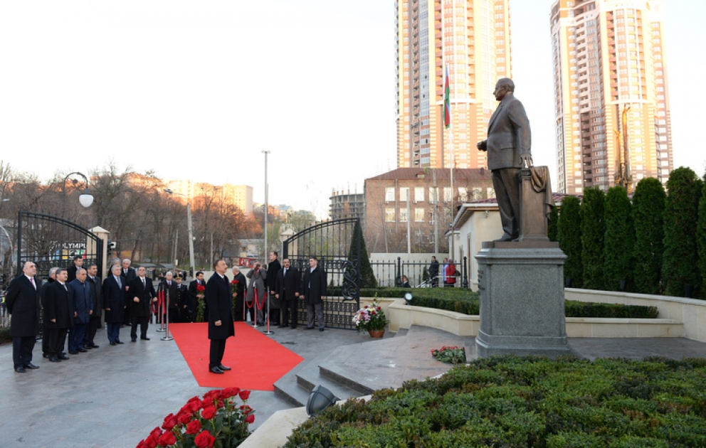 Le président azerbaïdjanais Ilham Aliyev a visité le parc Heydar Aliyev à Kiev pour constater les améliorations après les travaux d’entretiens