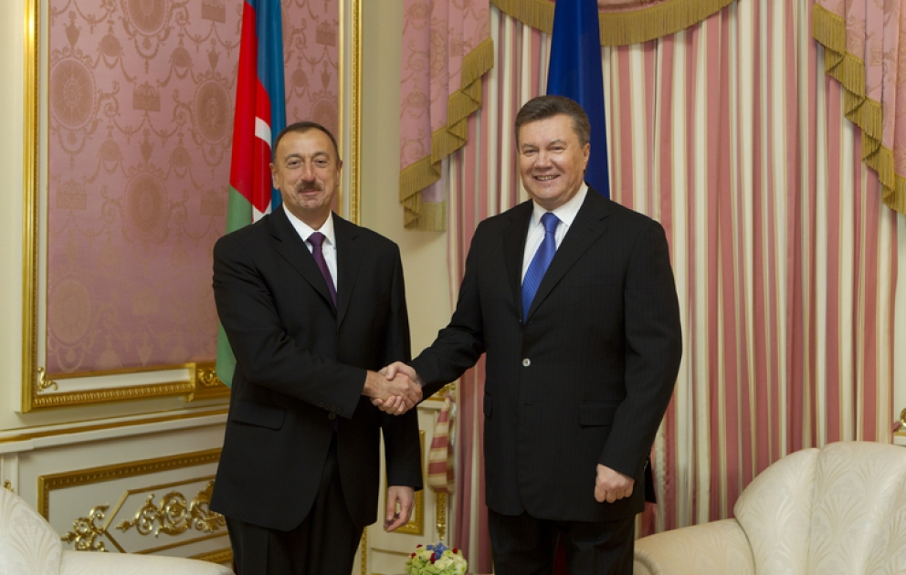 Rencontre en tête-à-tête entre le président azerbaïdjanais Ilham Aliyev et le président ukrainien Viktor Ianoukovitch