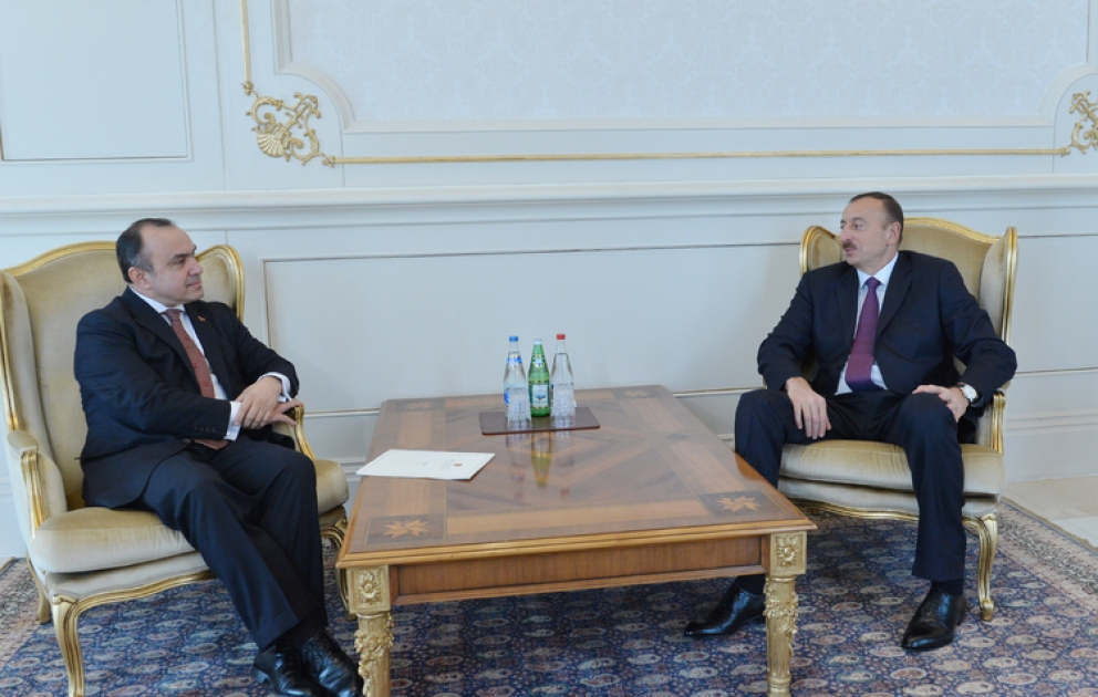 Le président M. Ilham Aliyev a reçu les lettres de créance de nouvel ambassadeur albanais en Azerbaïdjan