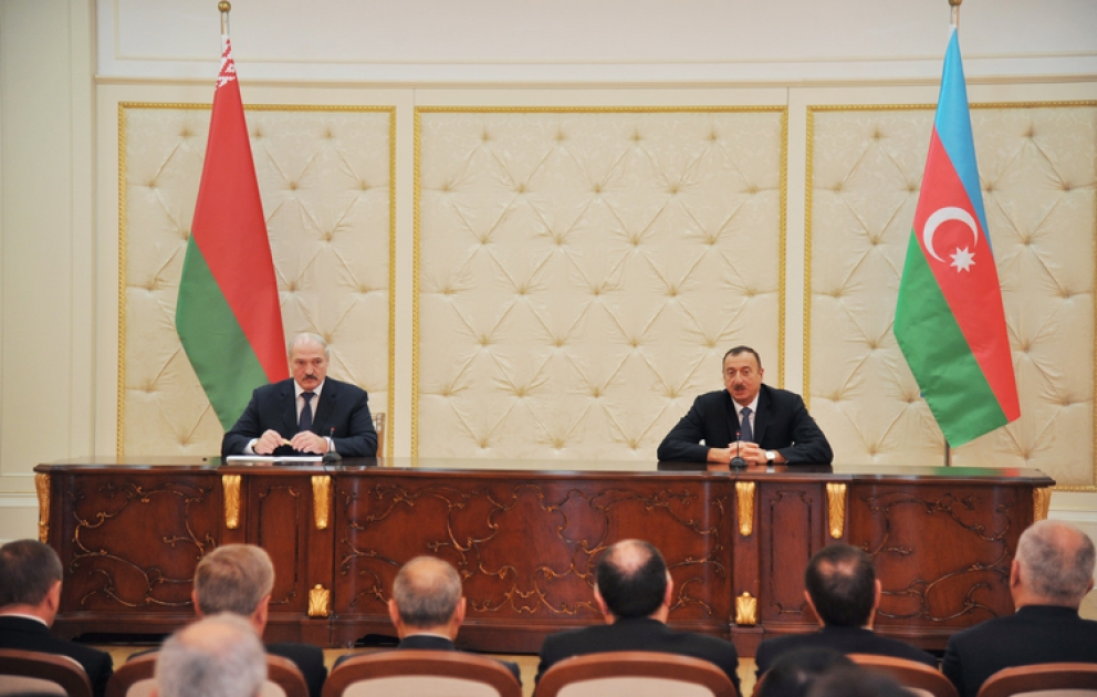 Conférence de presse des présidents azerbaïdjanais et biélorusse
