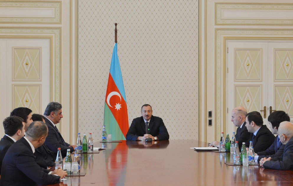 Le président Ilham Aliyev a reçu les membres de l’équipe d’Azerbaïdjan qui a remporté le titre de champion au Championnats d’Europe par équipe