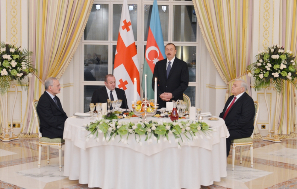 Ali qonağın şərəfinə