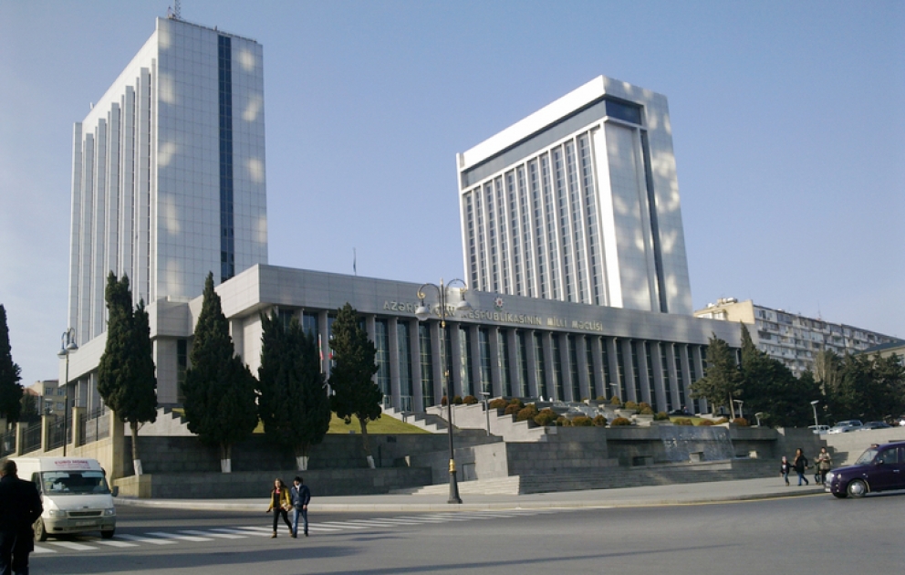 Sürücülər tərəfindən nəqliyyat vasitələrinin istismarı qaydalarının pozulmasına görə tətbiq edilən bəzi cəzalar yüngülləşdirilə bilər