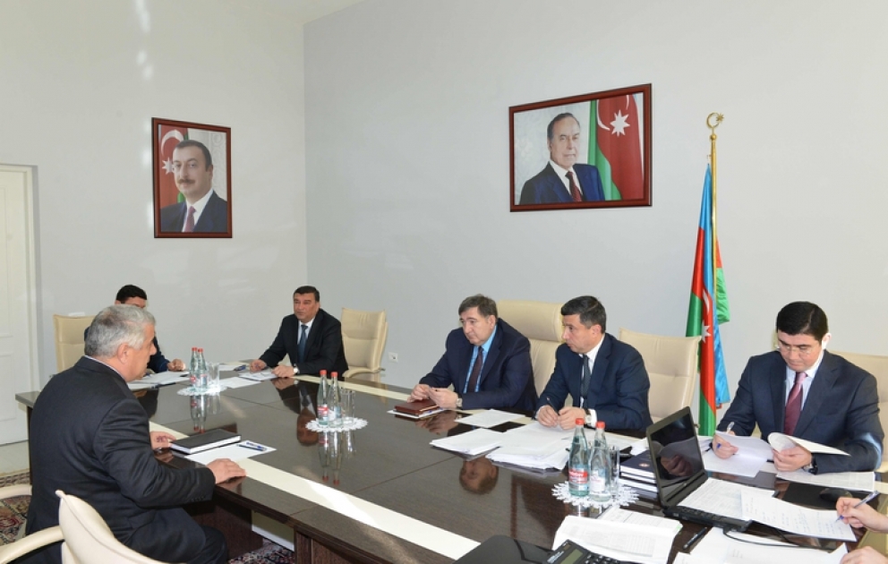 Vergilər naziri vətəndaşları qəbul edib