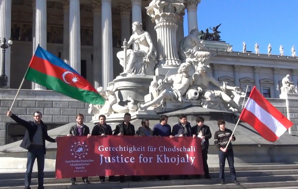 Xocalı soyqırımının 22-ci ildönümü münasibətilə Avstriya parlamenti önündə və Vyananın mərkəzi Ştefan meydanında aksiya keçirilib