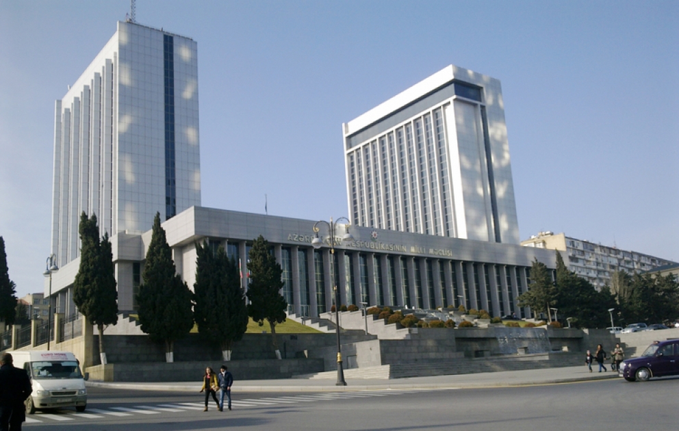 Nəqliyyat vasitələrinin istismarı qaydalarının pozulmasına görə tətbiq edilən bəzi cəzalar yüngülləşdirildi