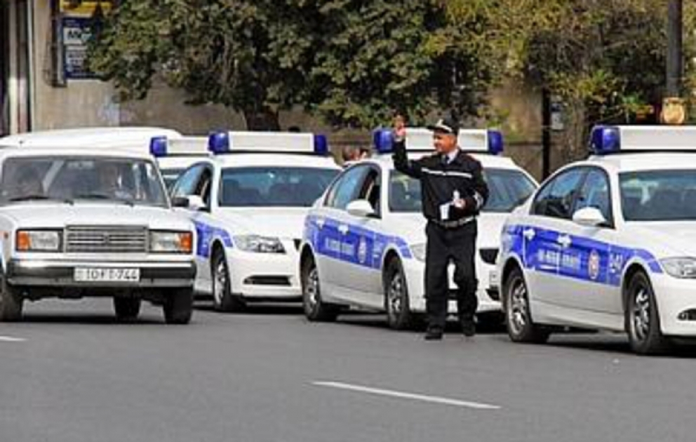Azərbaycan yol polisi operativ nəqliyyat vasitələrinə yol verməyən sürücülərə xəbərdarlıq etdi