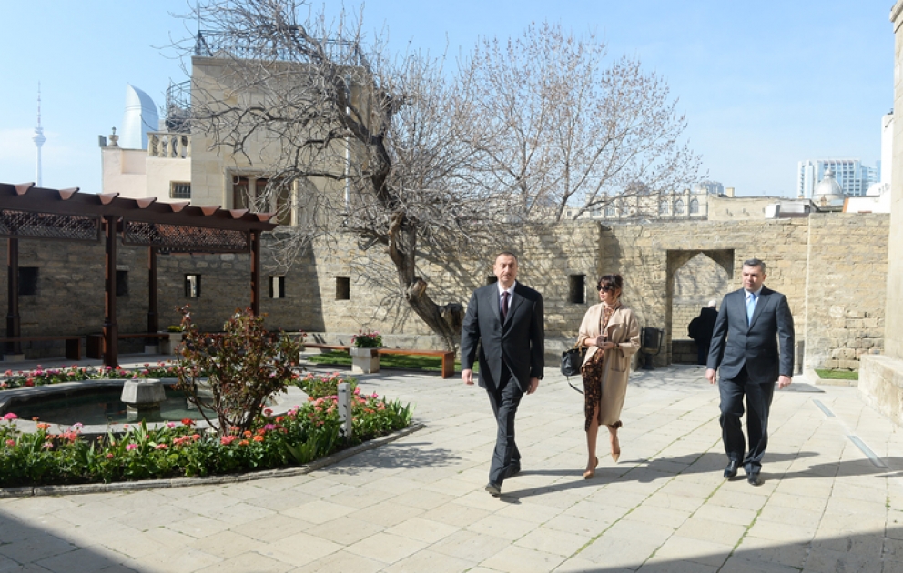 Azərbaycan Prezidenti İlham Əliyev Şirvanşahlar Sarayı Kompleksində yeni yaradılmış muzey ekspozisiyası ilə tanış olub