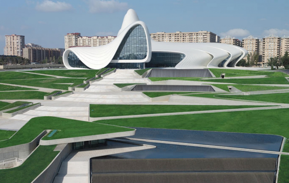 Heydər Əliyev Mərkəzinə 30 minədək məktəbli ekskursiya edib