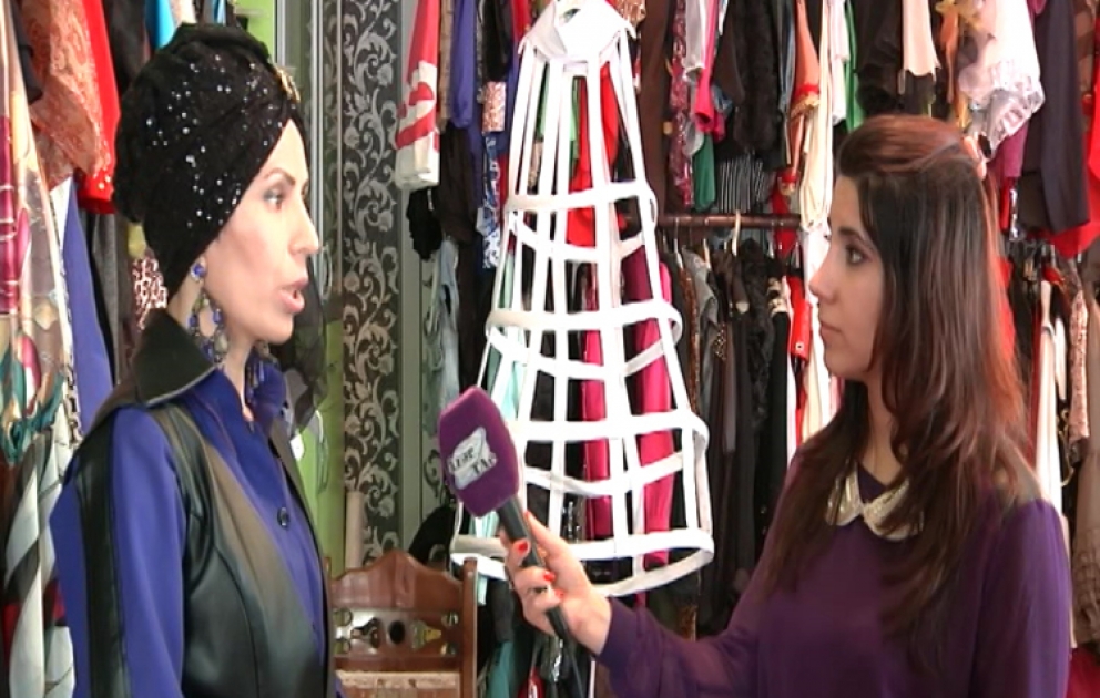 “Moda” nın qonağı qeyri-adi və rəngarəng geyimlər müəllifi, modelyer Şəlalə Maqsudovadır