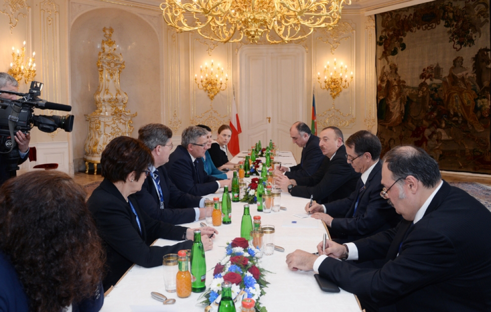Azerbaijani President Ilham Aliyev met with Polish President Bronislaw Komorowski in Prague