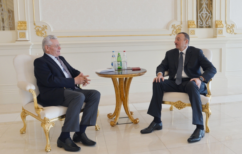 Azerbaijani President Ilham Aliyev received former President of Moldova Petru Lucinschi