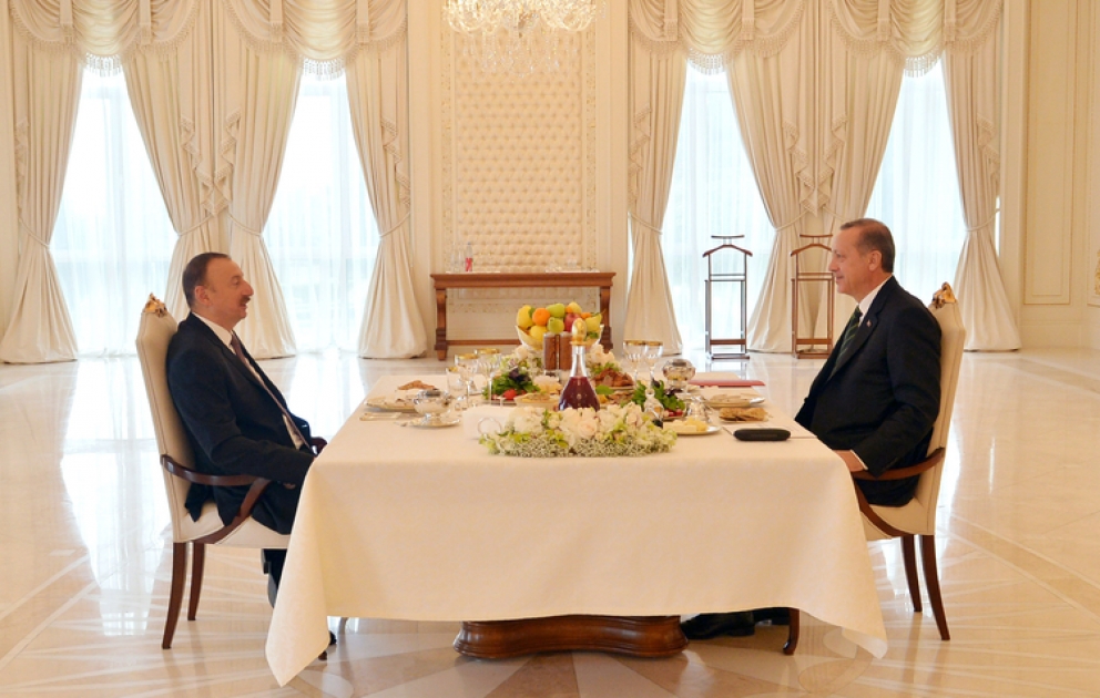 Президентский прием. Обед президента азербайджанской Республики Ильхама Алиева. Дипломатический обед. Дипломатический ужин.