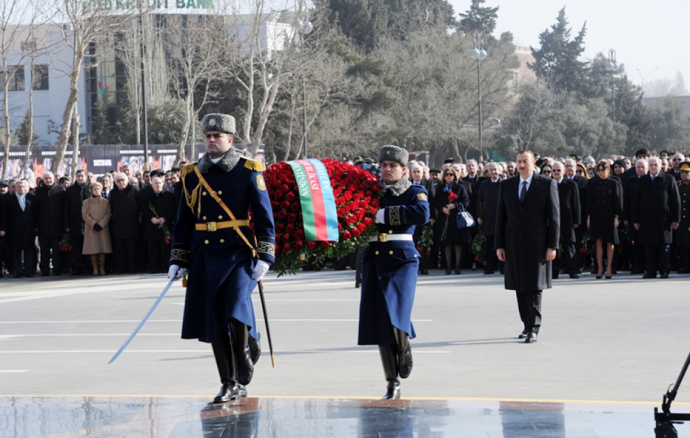Aserbaidschans Präsident Ilham Aliyev an der Gedenkveranstaltung zum Andenken an die Opfer von Chodschaliner Tragödie teilgenommen
