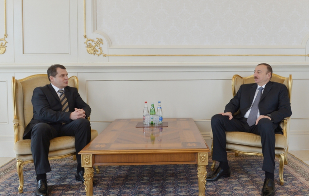 Aserbaidschans Präsident Ilham Aliyev das Beglaubigungsschreiben von neuem Botschafter Tschechiens in Aserbaidschan entgegengenommen