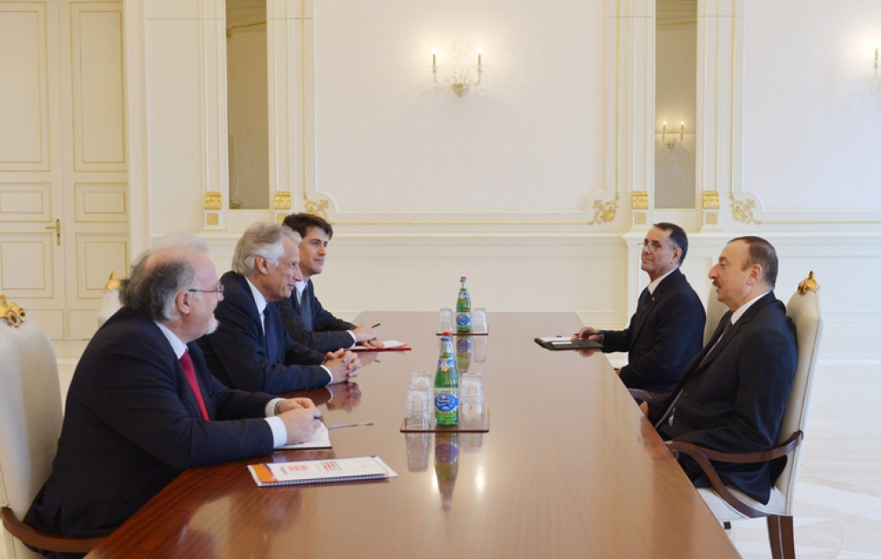 Präsident Ilham Aliyev empfing ehemaligen französischen Ministerpräsidenten