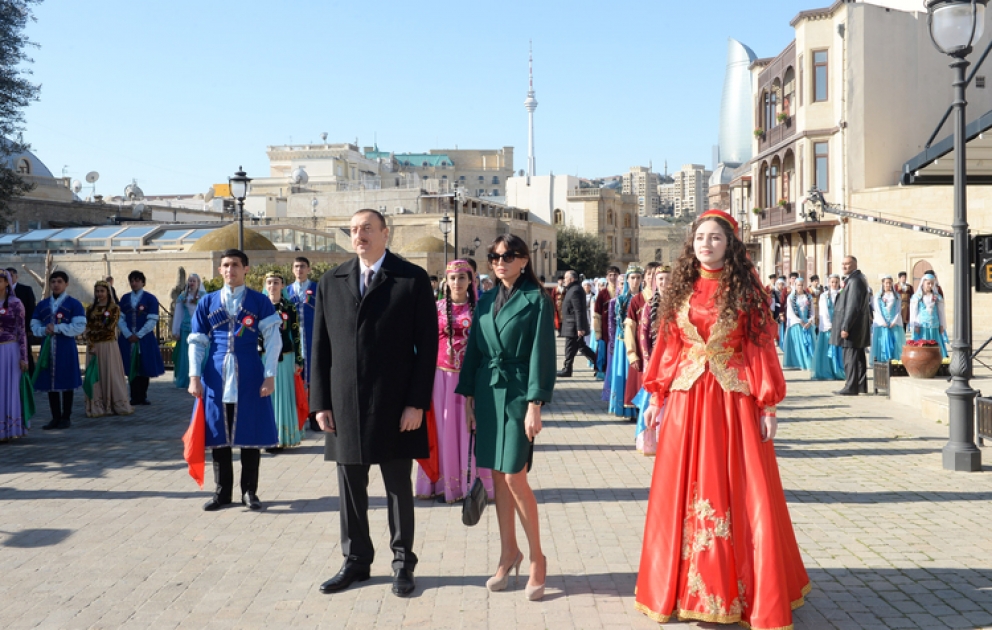 Anlässlich des Novruz-Festes in Baku die Volksfeierlichkeiten stattgefunden