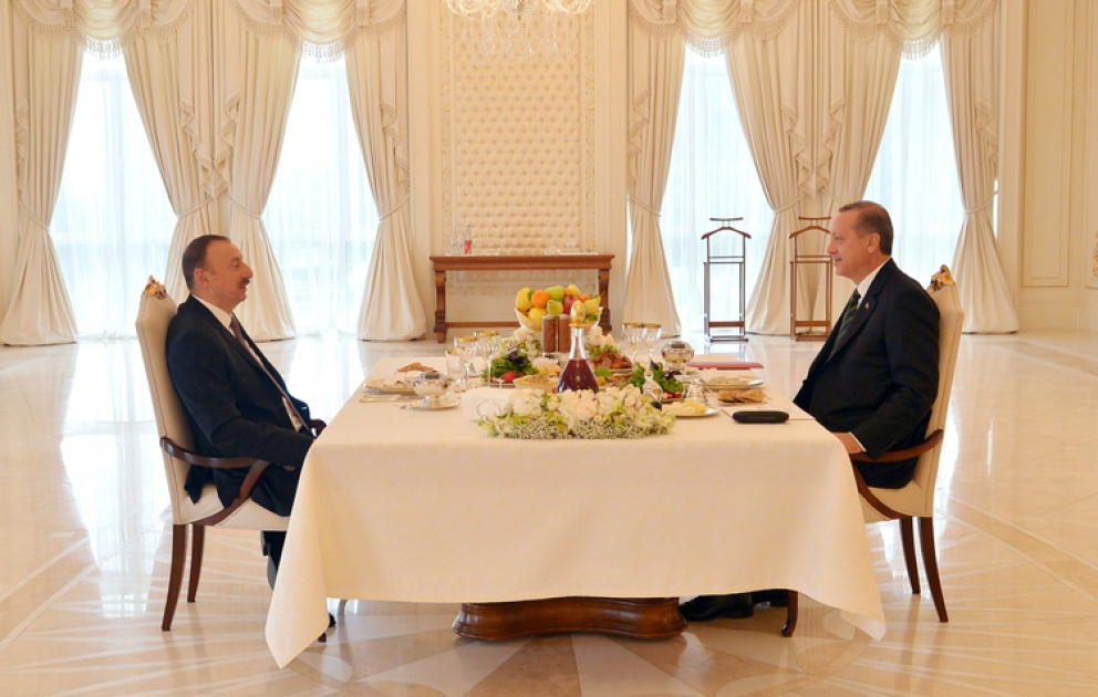 Präsident von Aserbaidschan und türkischer Premierminister gemeinsam zu Mittag gegessen