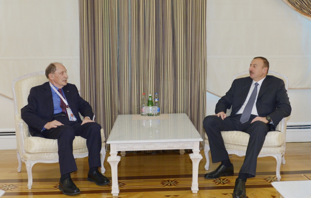 Aserbaidschans Prezident Ilham Aliyev den EX-Ministerpräsidenten von Andorra Oscar Ribas Reig empfangen