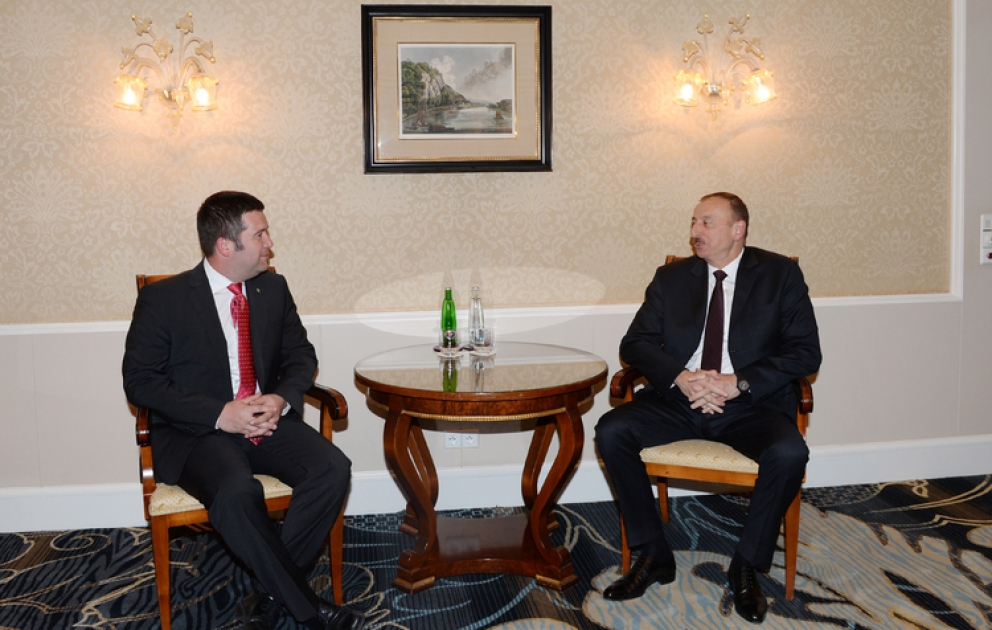 Präsident Ilham Aliyev sich in Prag mit dem Leiter der tschechisch-aserbaidschanischen interparlamentarischen Freundschaftsgruppe getroffen