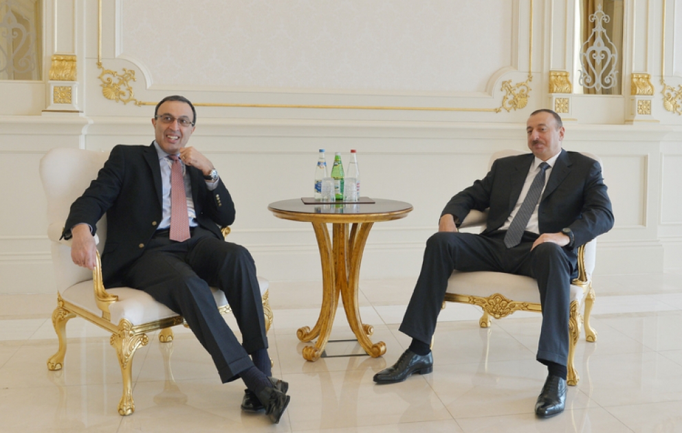 Präsident von Aserbaidschan Ilham Aliyev den ehemaligen Präsidenten von Bulgarien Petar Stojanow empfangen