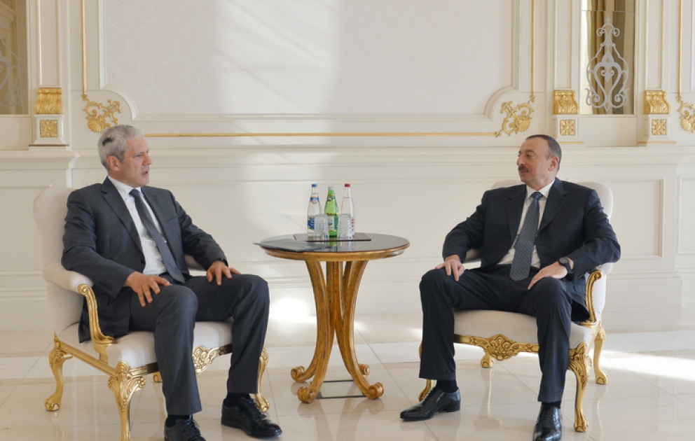 Präsident von Aserbaidschan Ilham Aliyev den ehemaligen Präsidenten von Serbien Boris Tadić empfangen