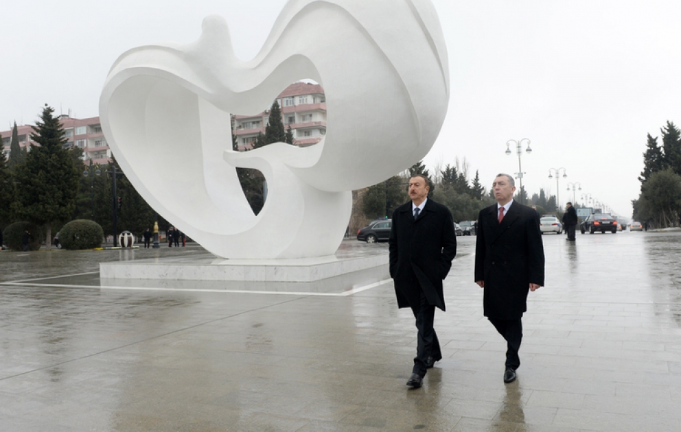 Le président Ilham Aliyev s’est familiarisé avec l’avancement des travaux de reconstruction et d’aménagement en cours dans le Parc Nassimi de culture et de loisirs au bord de la mer à Soumgaït