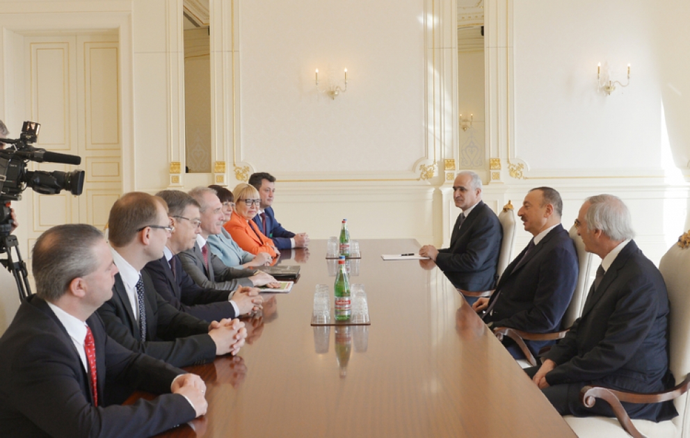 Le président Ilham Aliyev a reçu la délégation conduite par le gouverneur de la province d’Oulianovsk de la Russie