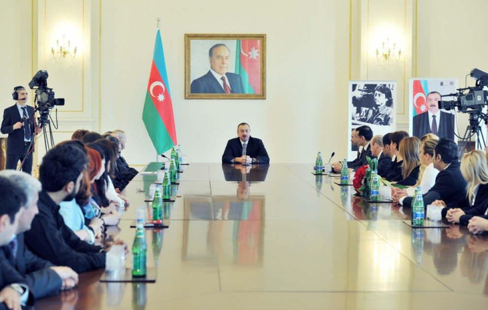 Le prix «Homme de l’année 2013» de la Fondation Tchinghiz Moustafayev et du groupe de compagnies ANS a été remis au président azerbaïdjanais Ilham Aliyev